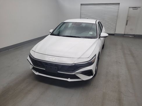 Used 2025 Hyundai Elantra SE FWD image 15
