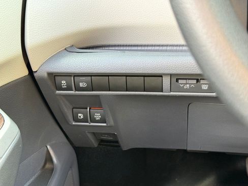 Used 2024 Toyota Sienna LE FWD image 24