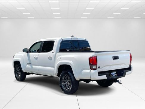 Used 2022 Toyota Tacoma SR5 w/ Technology Package RWD image 4
