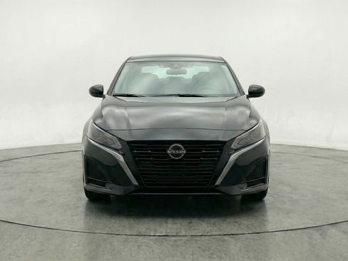 Used 2025 Nissan Altima 2.5 SV image 2