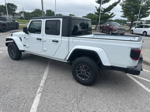 New 2025 Jeep Gladiator Sport image 21