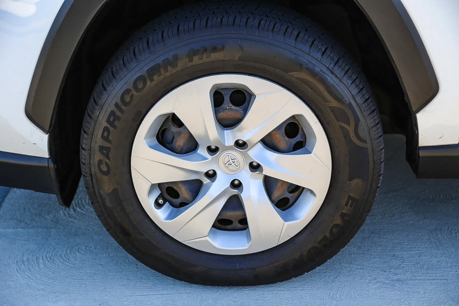Used 2019 Toyota RAV4 LE w/ Carpet Mat Package AWD/4WD image 10