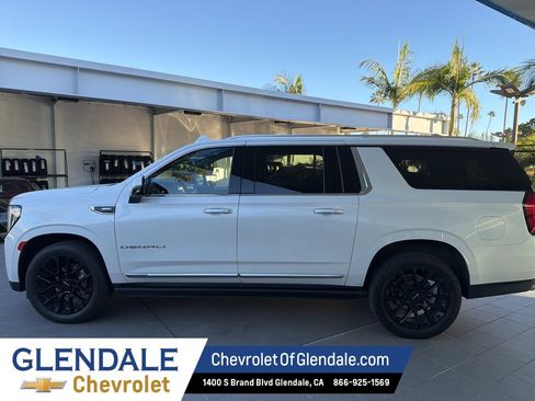 Used 2022 GMC Yukon XL Denali image 4