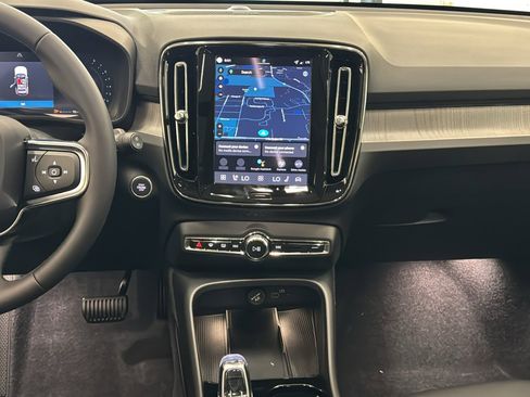 Used 2026 Volvo XC40 B5 Ultra w/ Protection Package Premier image 11