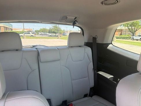 Used 2025 Kia Telluride EX w/ EX Captain's Chair Package FWD image 14
