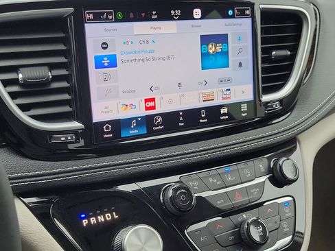 Used 2024 Chrysler Pacifica Limited w/ Trailer Tow Group image 15