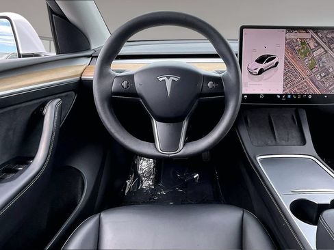 Used 2023 Tesla Model Y Long Range AWD/4WD image 8