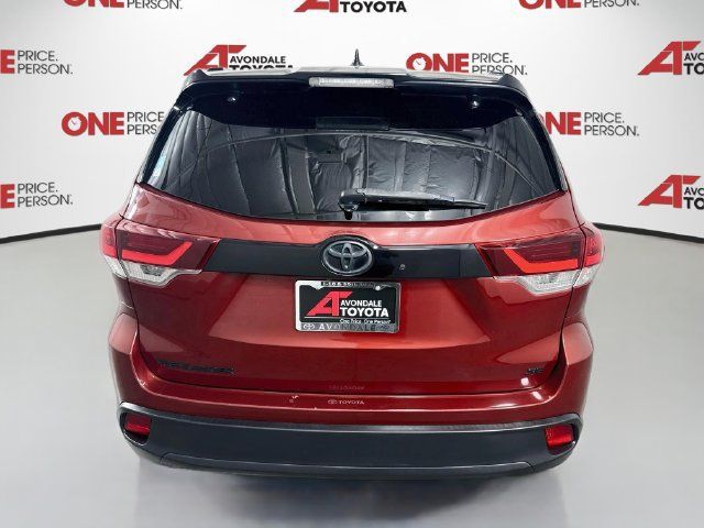 Certified 2019 Toyota Highlander SE w/ Nightshade Edition FWD image 7