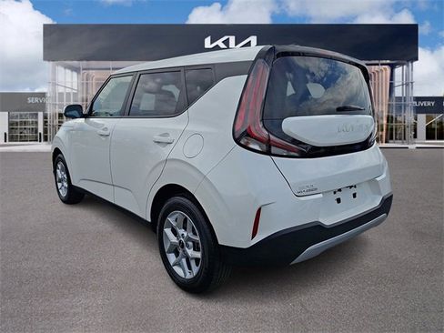 Used 2025 Kia Soul LX w/ LX Technology Package image 4