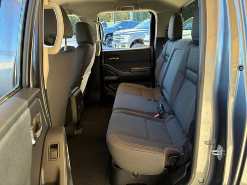 Used 2024 Nissan Frontier SV image 26