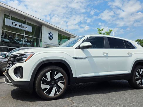 Used 2026 Volkswagen Atlas Cross Sport SEL AWD/4WD image 1