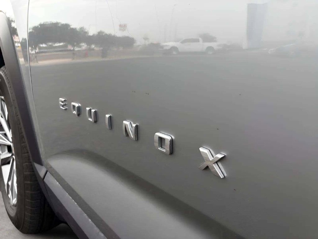 Used 2026 Chevrolet Equinox LT AWD/4WD image 14