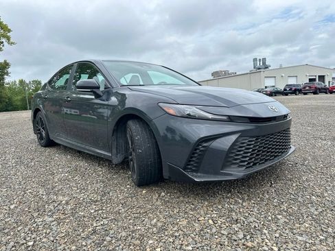 Used 2025 Toyota Camry SE FWD image 12