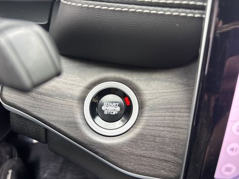 Used 2025 Jeep Grand Cherokee Limited w/ Black Appearance Package AWD/4WD image 20