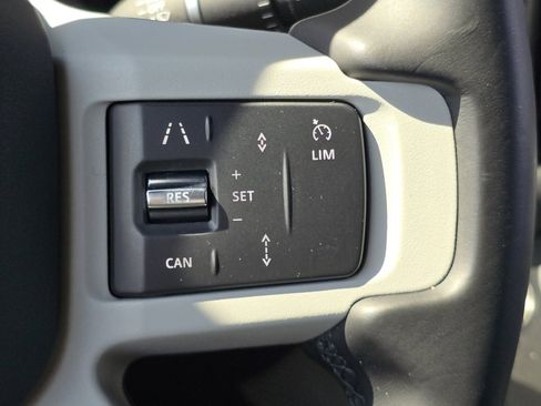 Used 2023 Land Rover Defender 130 S image 28
