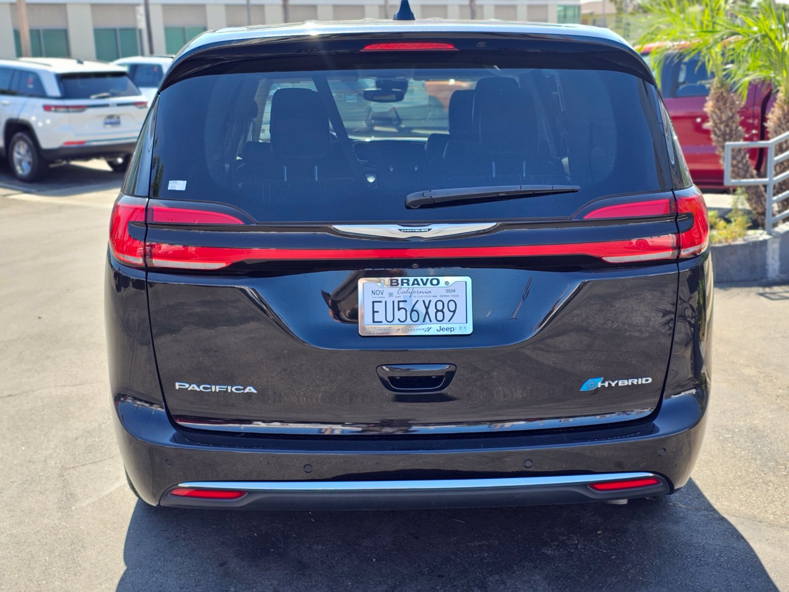 Used 2024 Chrysler Pacifica Limited FWD image 7