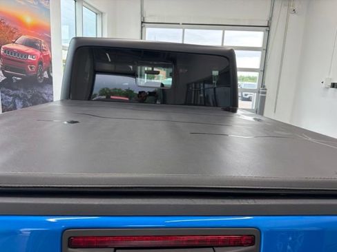 Used 2022 Jeep Gladiator Overland w/ LED Lighting Group AWD/4WD image 7