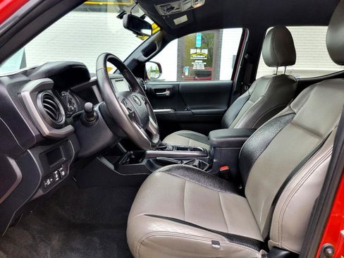 Used 2017 Toyota Tacoma TRD Off-Road image 21