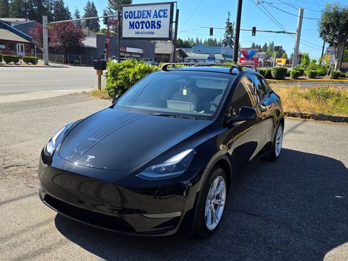 Used 2025 Tesla Model Y Long Range AWD/4WD image 1
