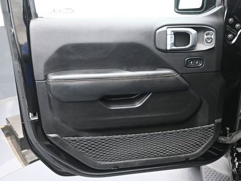 Used 2022 Jeep Wrangler Unlimited Sahara image 23