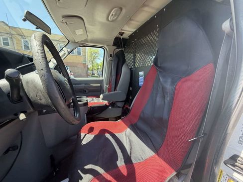 Used 2011 Ford E-150 and Econoline 150 w/ PWR Group image 13
