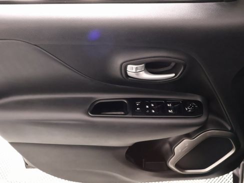 Used 2023 Jeep Renegade Latitude w/ Premium Group image 17