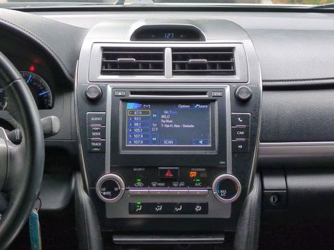 Used 2014 Toyota Camry SE image 17