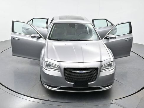 Used 2018 Chrysler 300 Limited w/ Safetytec Plus Group image 46