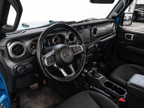 Used 2020 Jeep Wrangler Unlimited Sahara AWD/4WD image 3