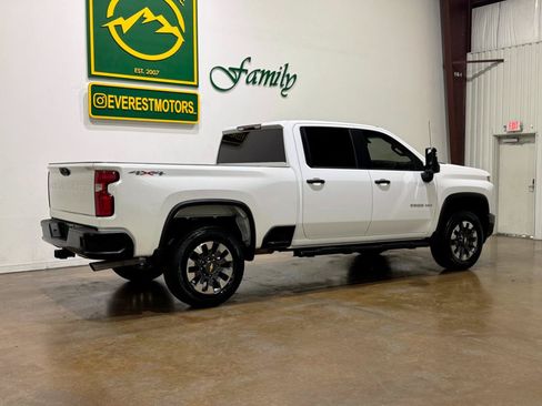 Used 2021 Chevrolet Silverado 2500 Custom w/ Custom Value Package AWD/4WD image 8