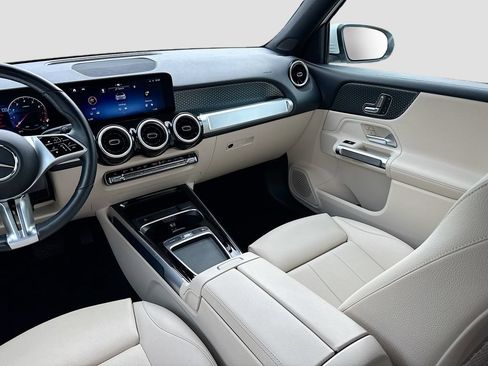 Used 2025 Mercedes-Benz GLB 250 4MATIC image 22