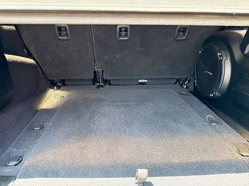 Used 2018 Jeep Wrangler Unlimited Sahara AWD/4WD image 13