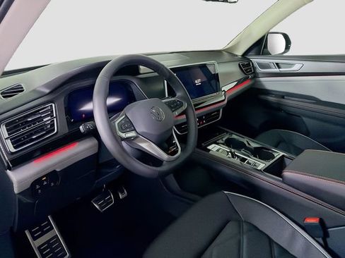 New 2026 Volkswagen Atlas Peak Edition image 9