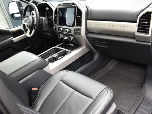 Used 2022 Ford F250 Lariat w/ Black Appearance Package image 41