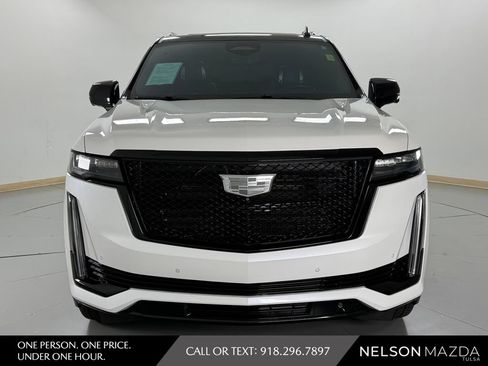 Used 2021 Cadillac Escalade Sport Platinum w/ LPO, ONYX Package AWD/4WD image 2