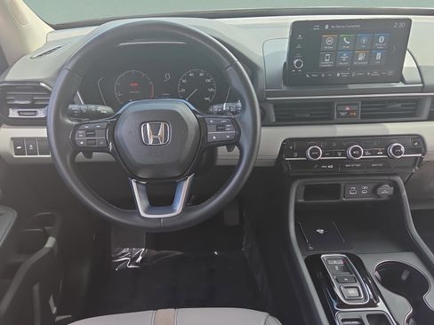 Used 2025 Honda Pilot EX-L image 12