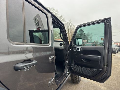 Used 2024 Jeep Wrangler Willys image 19