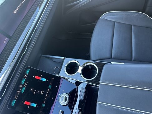 Certified 2025 Cadillac Escalade Premium Luxury image 22