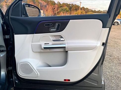 Used 2023 Mercedes-Benz GLA 250 4MATIC w/ Premium Package image 21