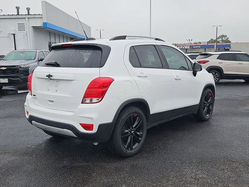 Used 2020 Chevrolet Trax LT w/ Sun & Sound Package FWD image 6