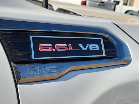 Used 2022 GMC Sierra 2500 AT4 w/ AT4 Premium Plus Package image 9