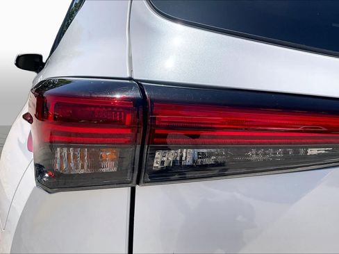 Used 2023 Toyota Highlander XLE FWD image 29