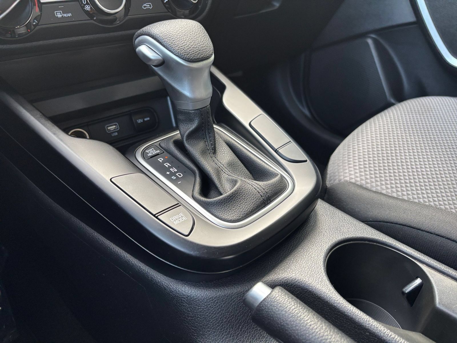 Used 2025 Kia Soul LX w/ LX Technology Package FWD image 38
