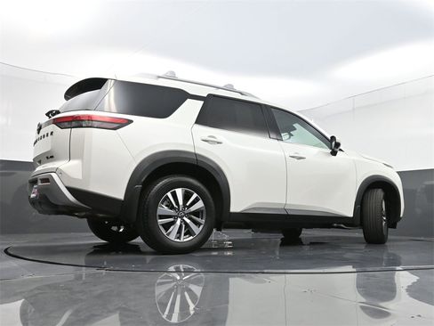 Used 2022 Nissan Pathfinder SL w/ SL Black Package image 33