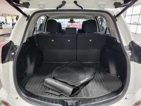 Used 2017 Toyota RAV4 XLE AWD/4WD image 36