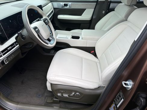 Certified 2025 Hyundai Santa Fe Calligraphy FWD image 3