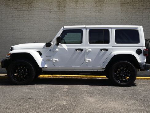 Used 2024 Jeep Wrangler Unlimited Sahara AWD/4WD image 4