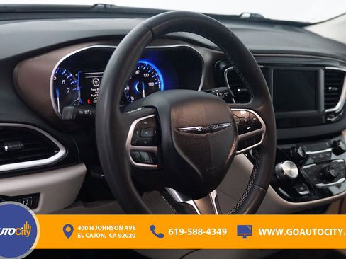 Used 2023 Chrysler Voyager LX image 18