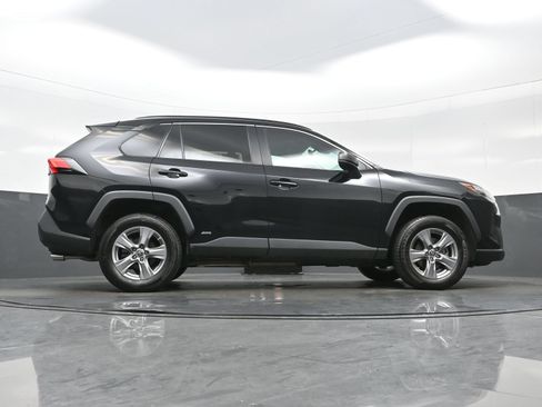 Used 2023 Toyota RAV4 LE AWD/4WD image 31
