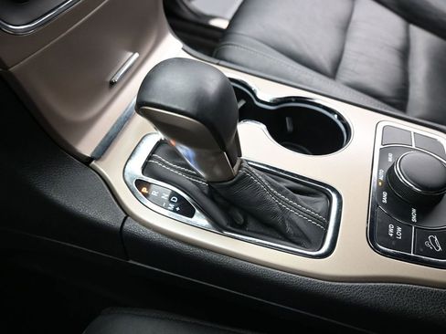 Used 2016 Jeep Grand Cherokee Limited image 16